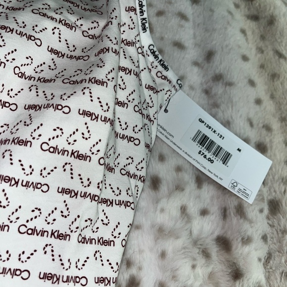 Calvin Klein Pajama/Loungewear Set. (NEW, SIZE M.) - Picture 3 of 4